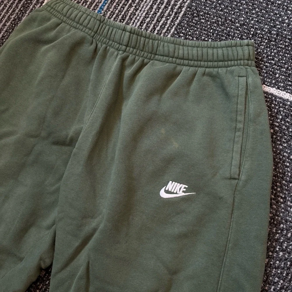 Nike sweatpants joggers green Men’s Large - Picture 3 of 7